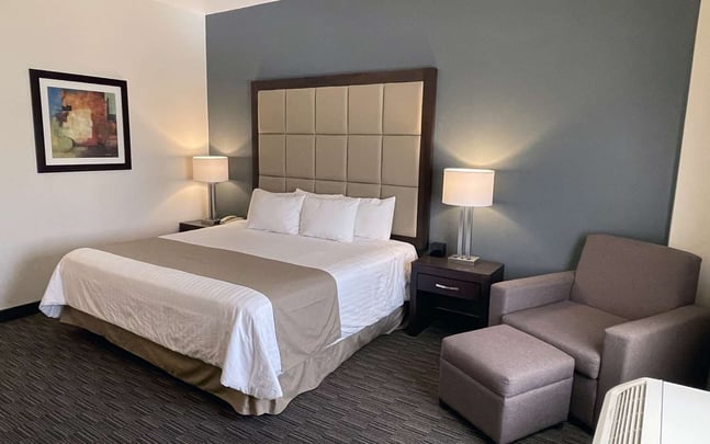 1 King bed non smoking