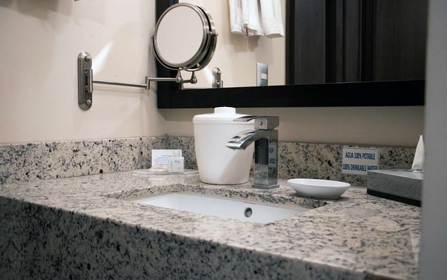 Bathroom of Queen bed non smoking