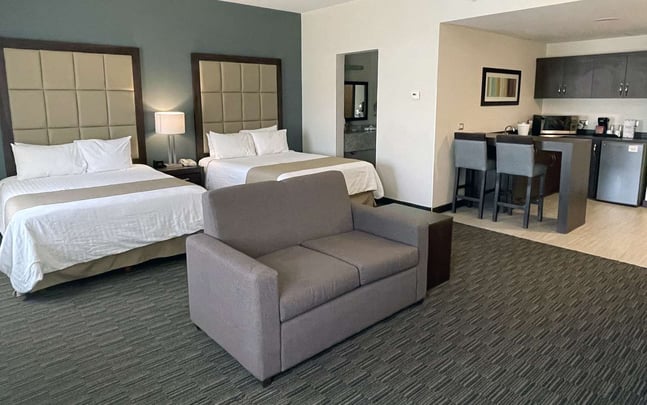 Suite, 2 Queen beds, non smoking, jr. suite