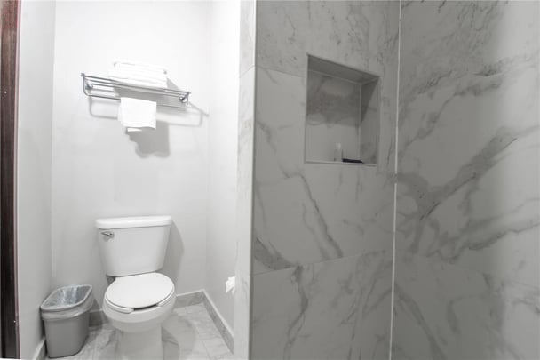 One King Bed Bathroom