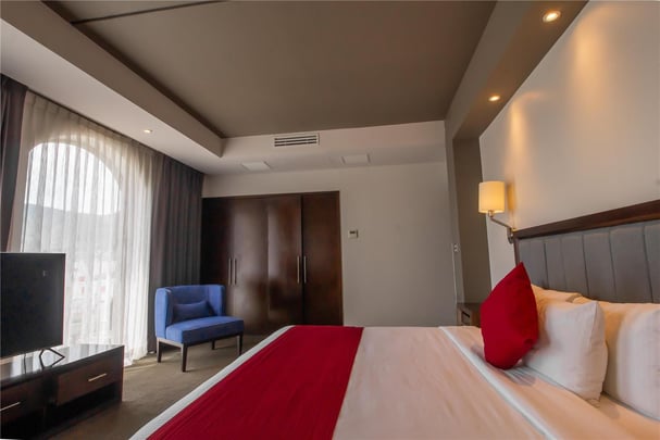 Master Suite One King Bed