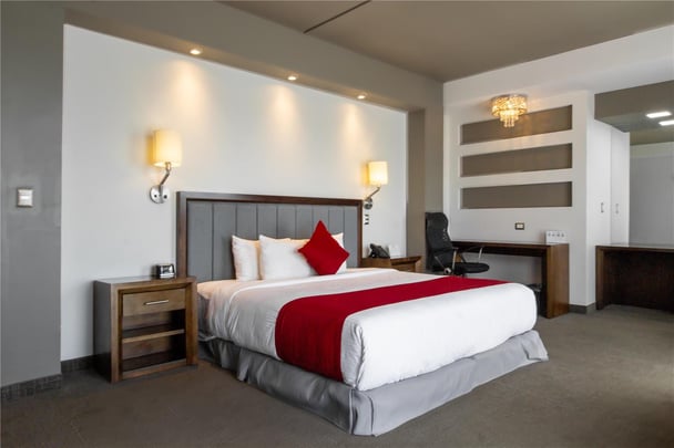 Master Suite One King Bed