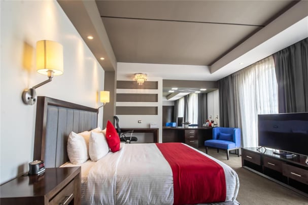 Master Suite One King Bed