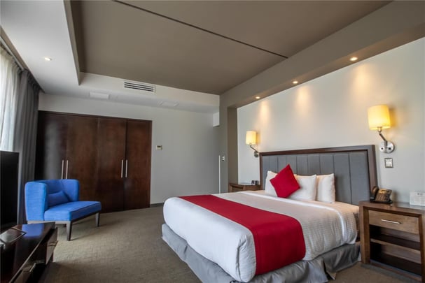 Master Suite One King Bed