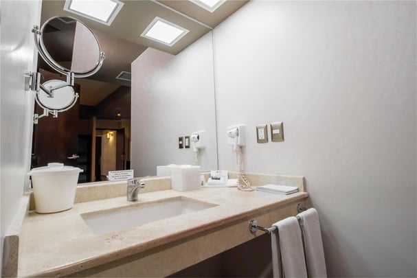 Two Queen Bed PetFriendly Bathroom