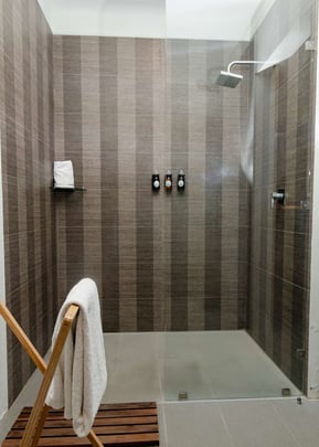 Deluxe Twin Room Bathroom