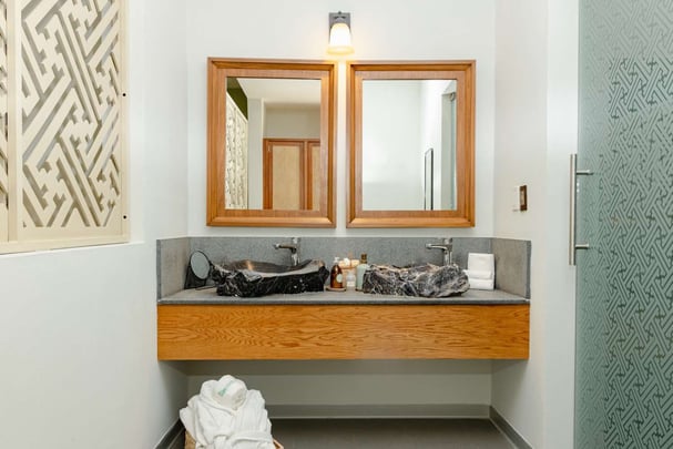 Deluxe Twin Room Bathroom