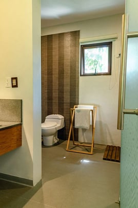 Deluxe Twin Room Bathroom