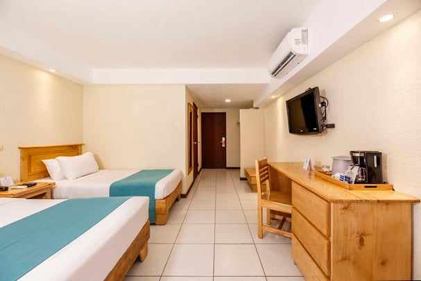 1 Double 1 Single Bed Acessible