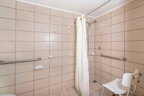 Guest Room Acessible Bath