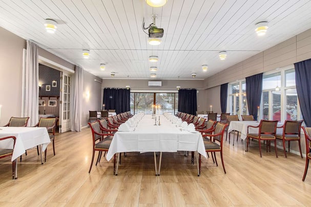 Tingvold park dining area