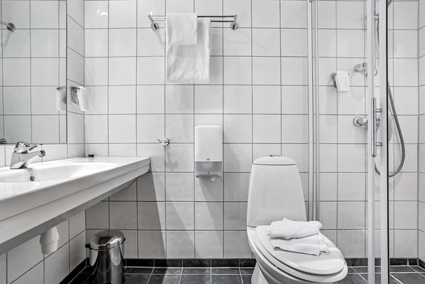 Best Western Leto Arena Bathroom single room