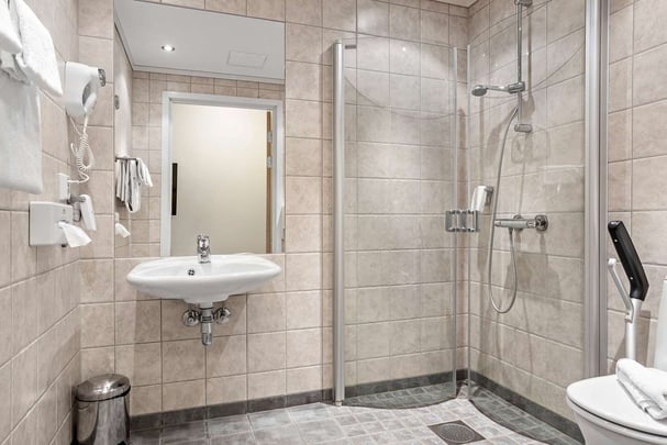 Best Western Leto Arena HC bathroom