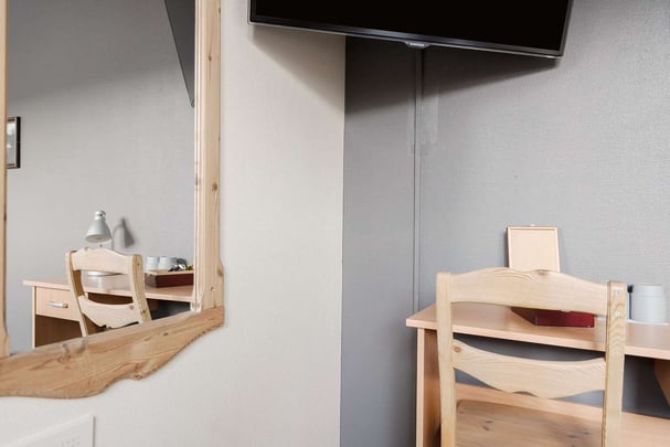 Ole Tobias family room