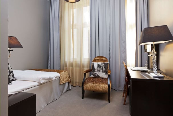 Guest Room with One Twin Bed