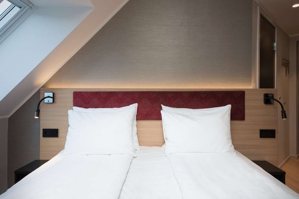 Bergen Harbour Superior King room bed