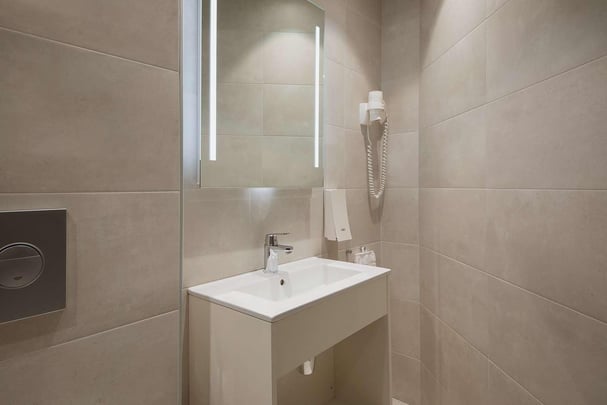 Bergen Harbour Superior King bathroom