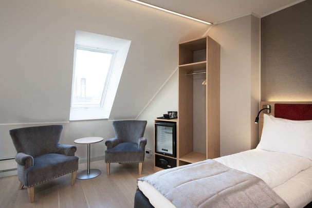 Bergen Harbour Superior Twin bed and furniture