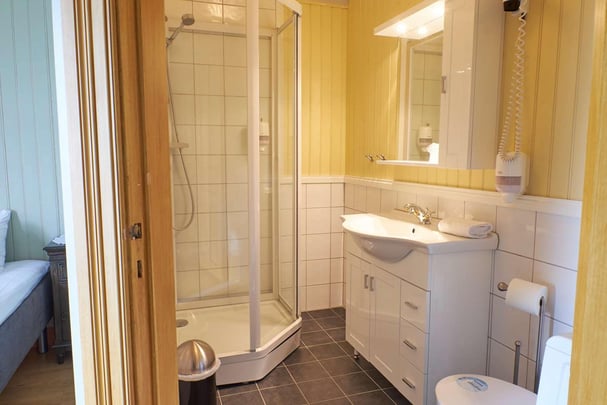 Sandtorgholmen bathroom shower