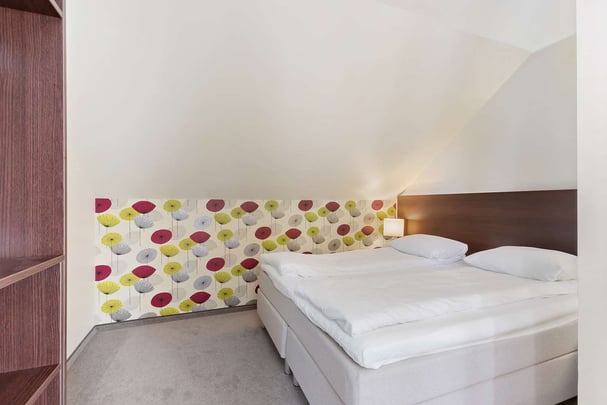 Junior suite bedroom