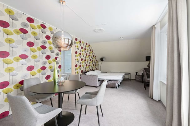 Junior suite living room sofabed