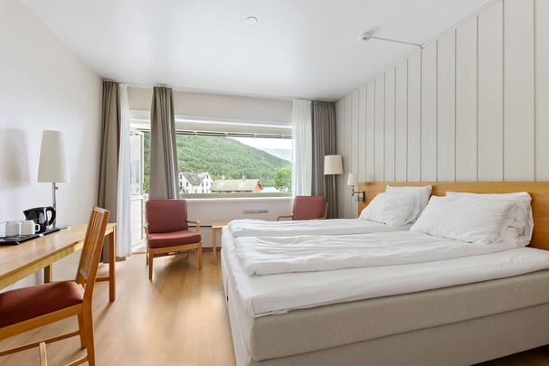 Standard double balcony dog room