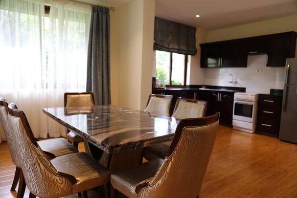 Villa Seperate Dining set and kitchenette