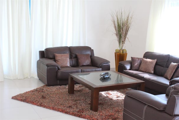 Queen Suite Living Room Area