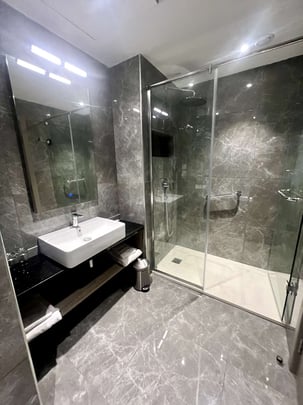 Superior room bathroom