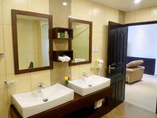 Suite Bathroom