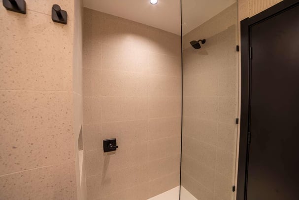 Double queen size bed room bathroom