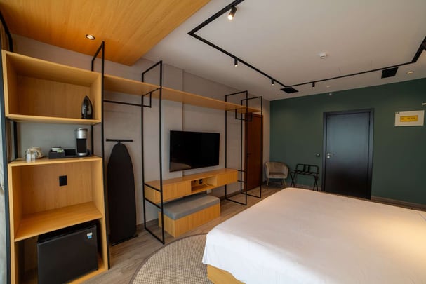 Accessible king size bed room