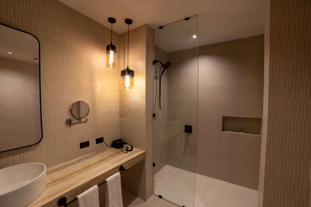 One King Bed Bathroom