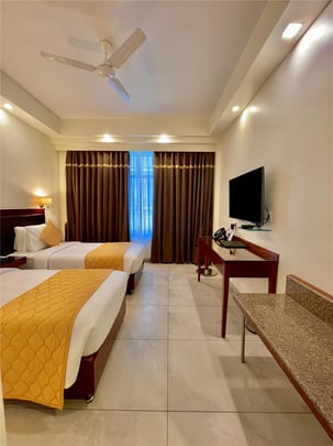 Deluxe Room Twin Beds