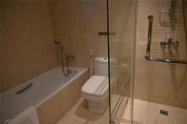 Deluxe Double Room Bath