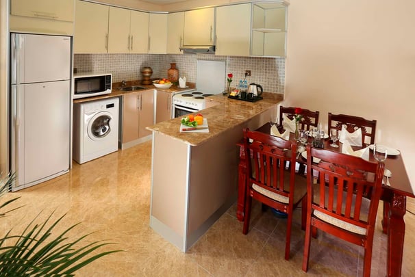 Executive Suite - Kitchen - Dining area