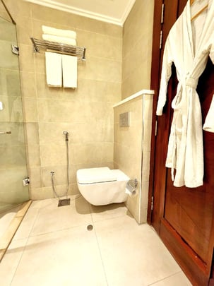 Suite bath