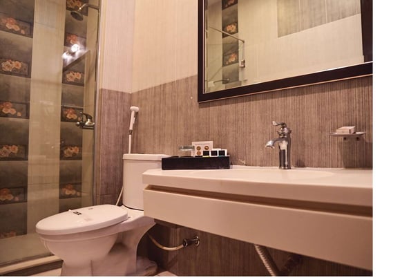 Suite 2 Bedrooms - Bathroom