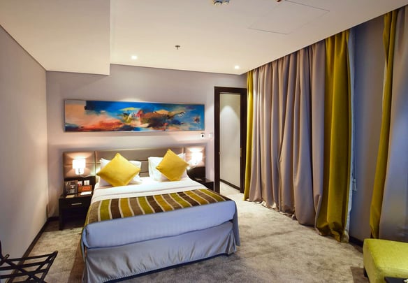 Non Smoking Queen Bed Suite