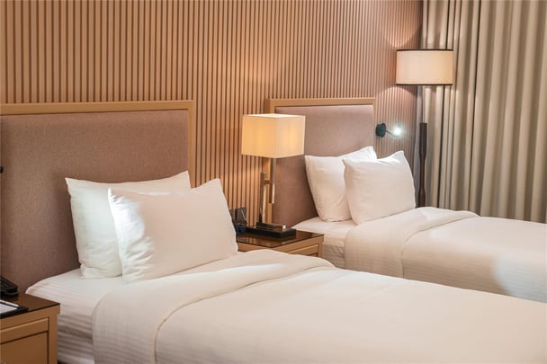 Dealuxe Twin Bed Room