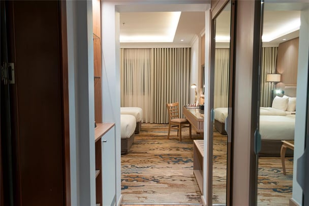 Dealuxe Twin Bed Room