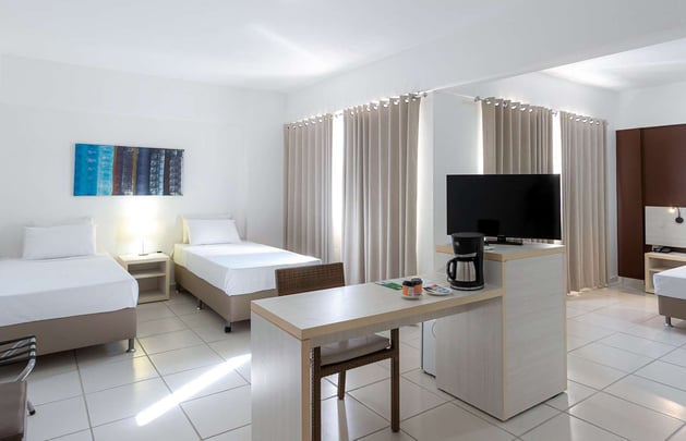 SUITE SQ 1 QUEEM BED +2 SINGLE BEDS