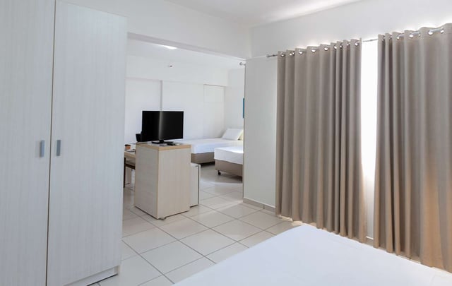 SUITE SQ 1 QUEEM BED + 2 SINGLE BEDS