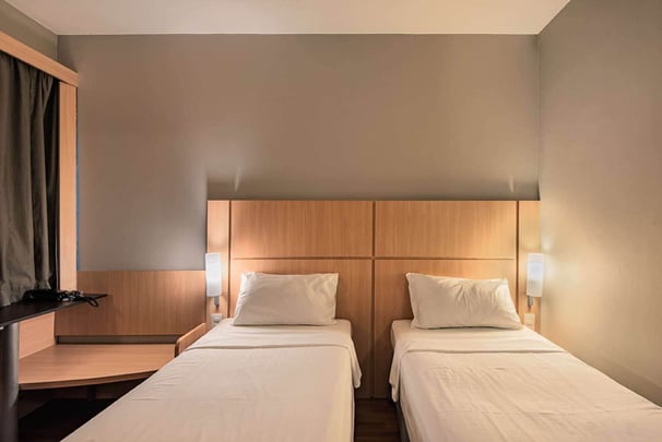 Twin Beds Guest Room