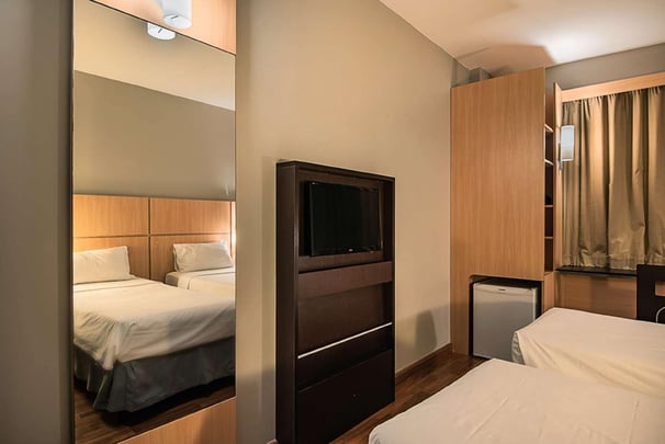 Twin Beds Guest Room