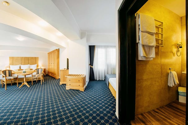 Guest Room with King & Twin Bed