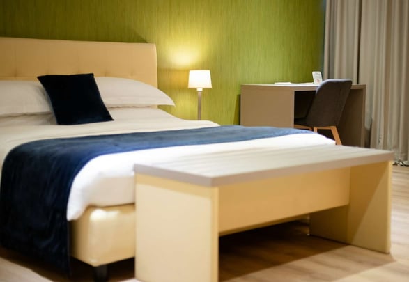 Deluxe King Room with Bathtub