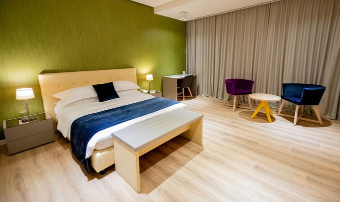 Deluxe King Room with Bathtub