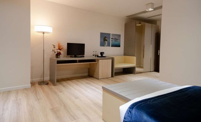 Deluxe King Room with Bathtub