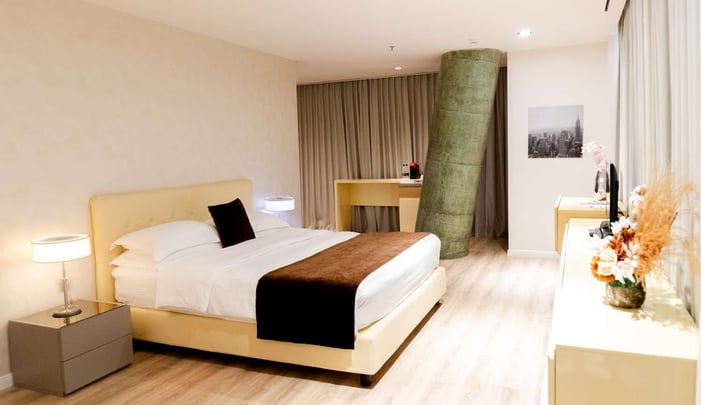 Junior King Suite with Bathtub